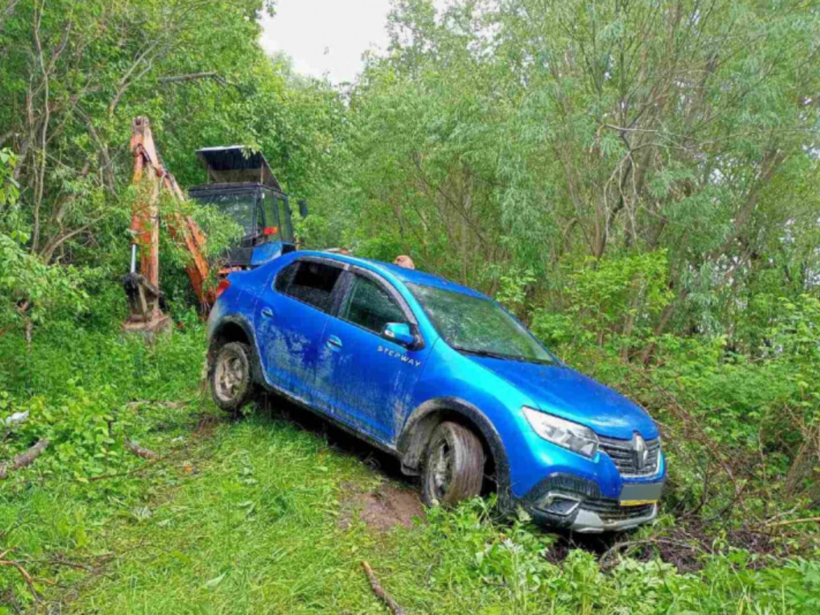 Архангельская авто. Куст. ДТП В Плесецке и области вчера. Фото патруля машины с телефона в селе.