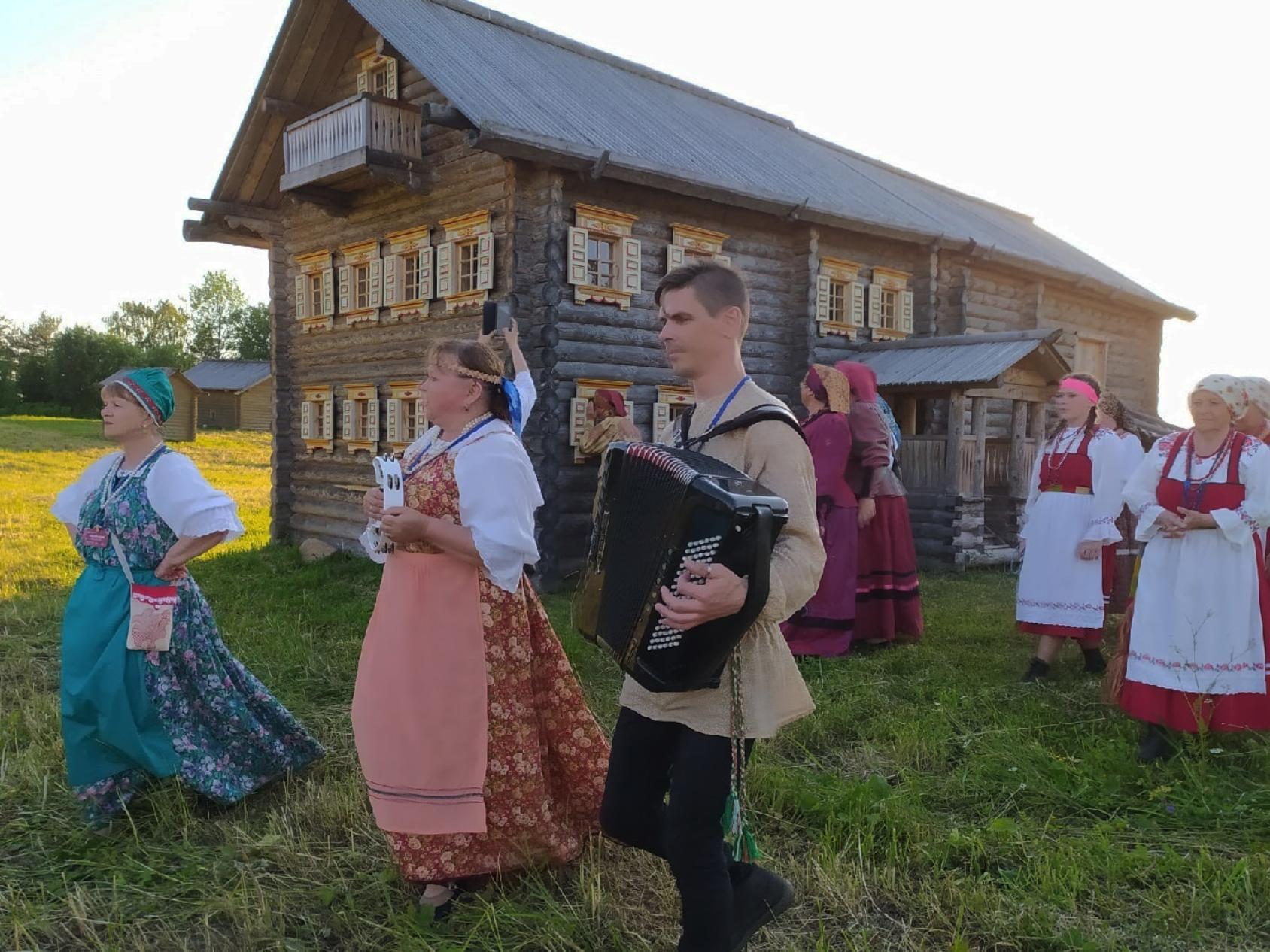 Собираешься село. Кенозерского национального парка. Рождество в Кенозерье. Деловая деревня. Фото Кенозерья.