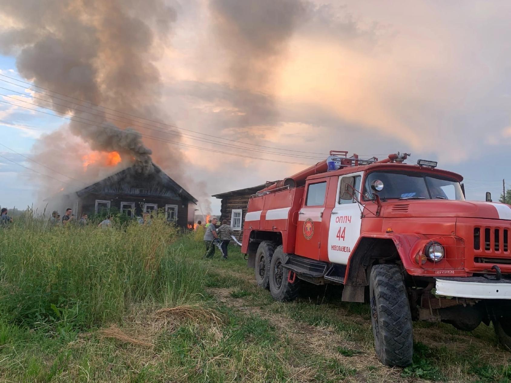 В Пинежском районе сгорел деревянный жилой дом