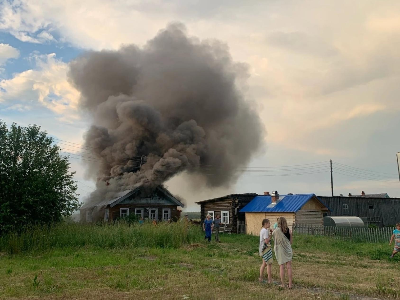 В Пинежском районе сгорел деревянный жилой дом