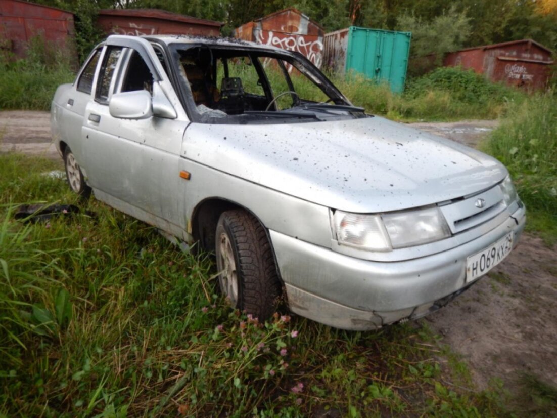 современный архангельск. машины город архангельск. рено логан автосалон архангельск. автомобиль на улице во дворе. машины в няндоме.