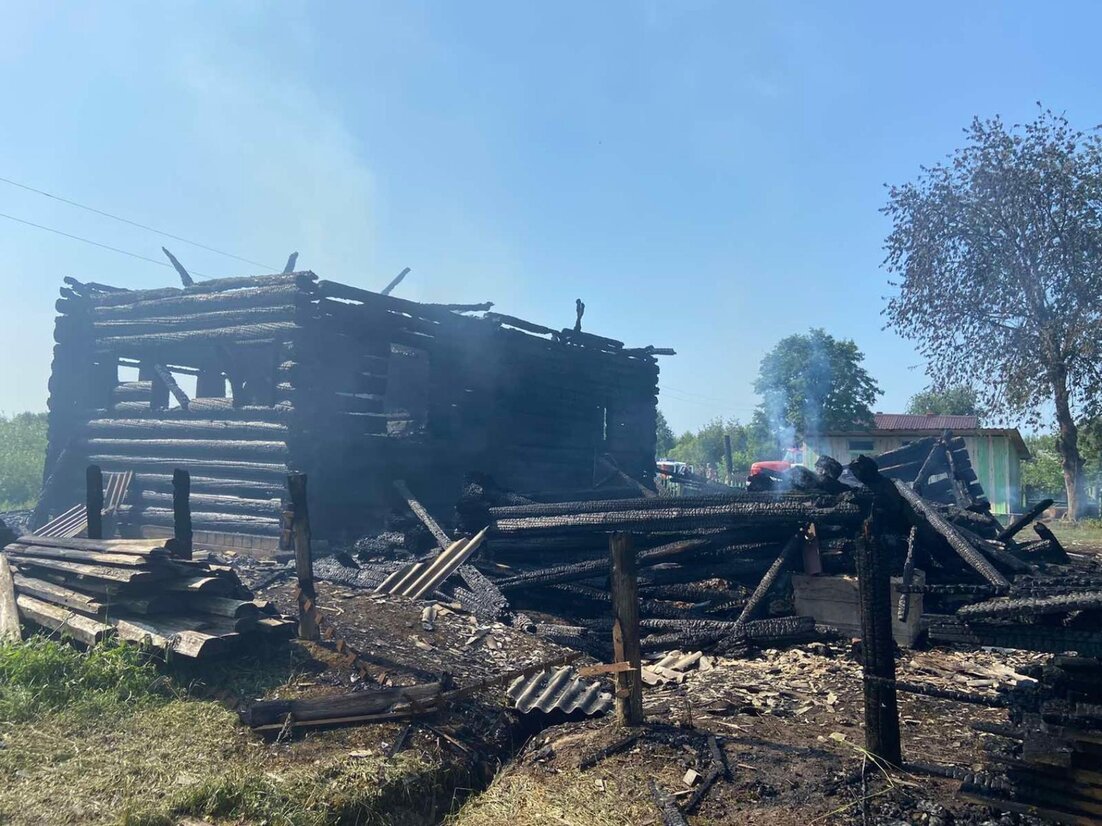 Пожар в вельске сегодня фото и видео В Вельском районе отец и сын погибли в пожаре