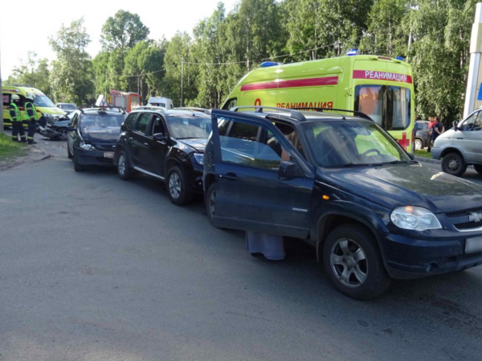 Массовое ДТП произошло на Обводном канале в Архангельске