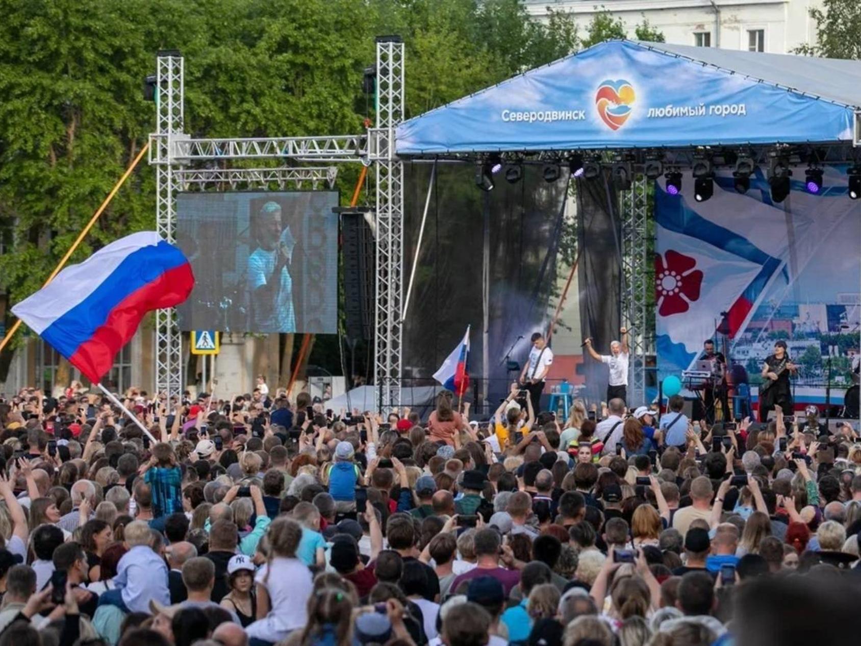 День вмф северодвинск. Парад ВМФ В Северодвинске 2022. День города сцена. День ВМФ Архангельск.